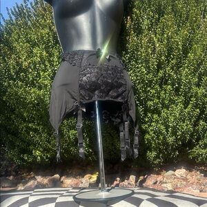 Victoria's Secret lace & crystals garter belt-Small with 6 suspender straps-new.